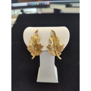 Vintage Mid-Century B.S.K. Signed Gold color Leaf Shaped Clip-On Earrings